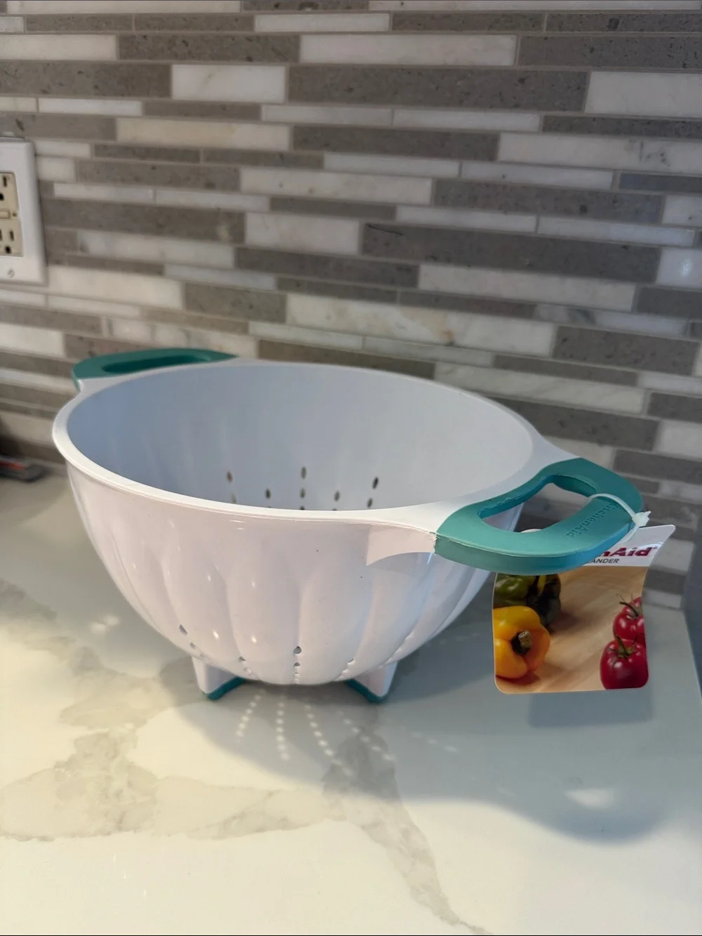 Kitchenaid 5 quart colander non slip new aqua white color plastic